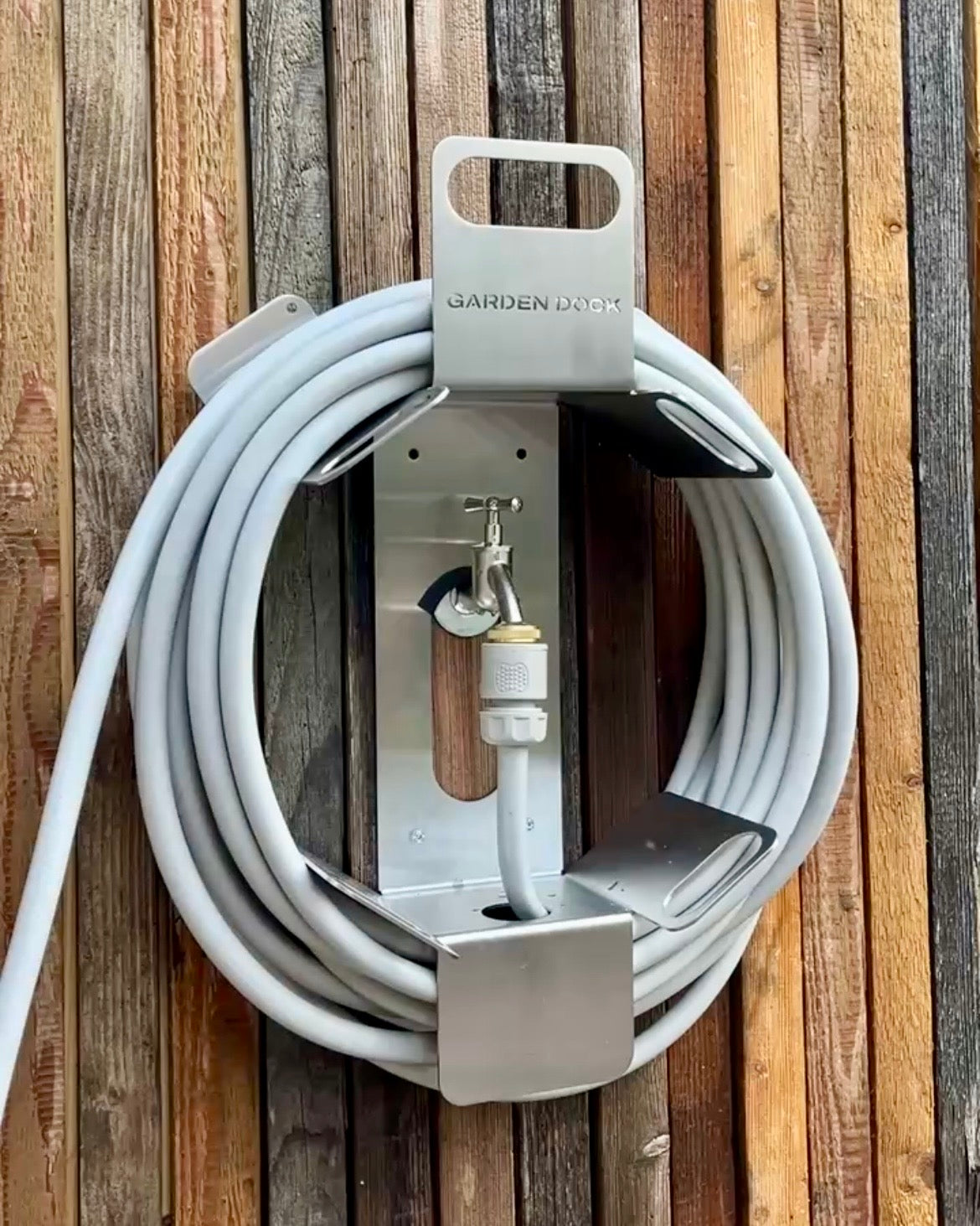 Garten Dock Gartenschlauchhalter aus Metall, zur sicheren Befestigung und Aufbewahrung von Gartenschläuchen im Garten