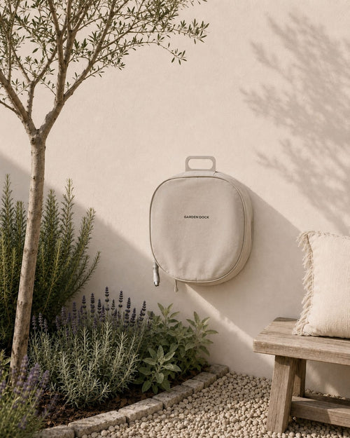 Garden Dock mit passgenauer wetterfester Abdeckung zum Schutz vor Regen, Schnee, Frost und UV-Strahlung