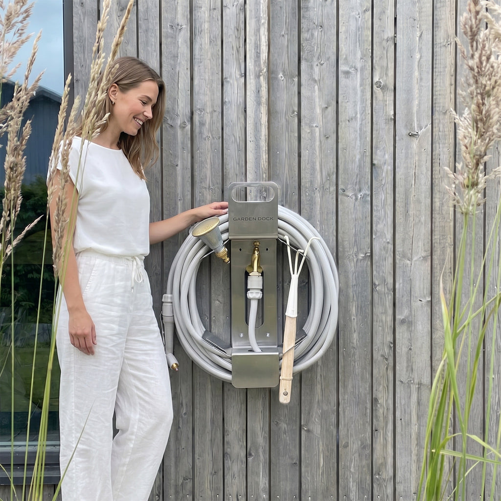 Garden Dock | Design Gartenschlauchhalter aus Edelstahl
